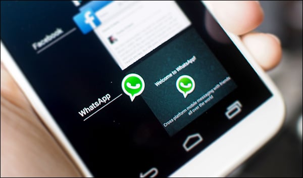 صورة لـ تطبيقات يجب عليك أن تتجنب إستخدامها من أجل الحفاظ على بطارية الهاتف | facebook_whatsapp_moto_x-DzTechs