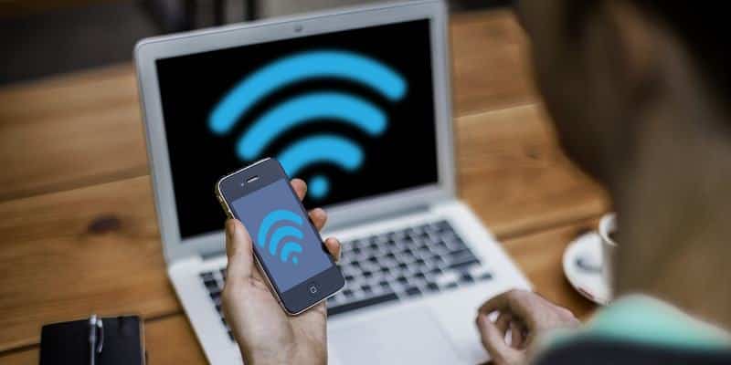 صورة لـ كيفية استخدام الكمبيوتر كنقطة اتصال Wi-Fi في Windows 10 | Windows-10-Hotspot-Featured-DzTechs