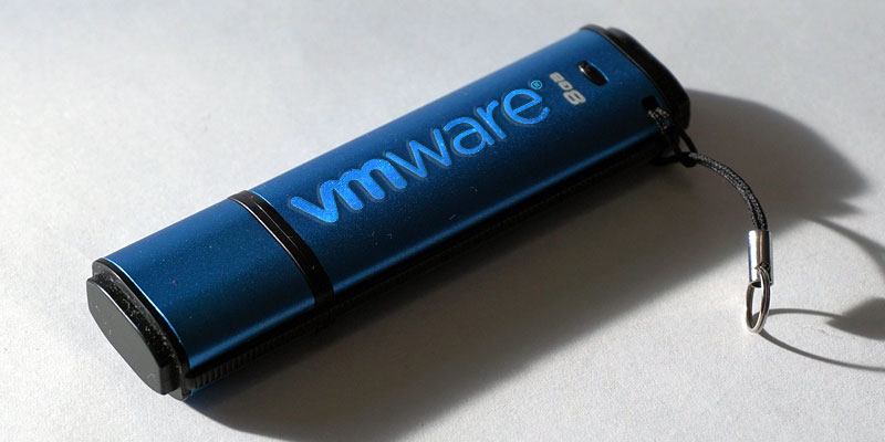 صورة لـ كيفية التمهيد من محرك أقراص USB في VMware | vmware-boot-usb-DzTechs