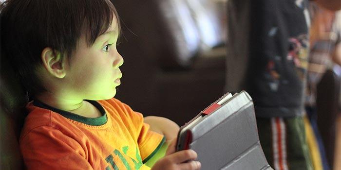 صورة لـ الوالدين: معرفة كيفية الحفاظ على أطفالك بشكل آمن على الانترنت | keep-kids-safe-online-1-DzTechs