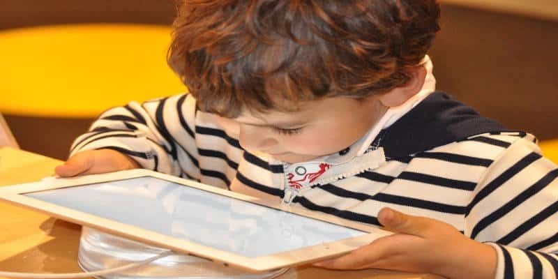 صورة لـ ماذا تحتاج لتعرفه قبل الحصول على لعبة ذكية لأبنائك | smart-toy-00-featured-DzTechs