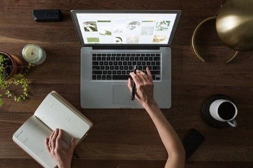 صورة لـ ما هو جهاز Chromebook ، وكيف يختلف عن جهاز الكمبيوتر المحمول العادي؟ | Chromebook-Explain-User-DzTechs