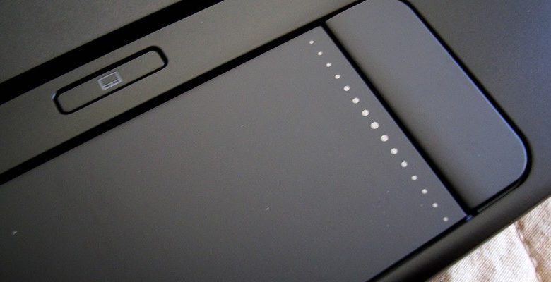 صورة لـ كيفية تخصيص لفتات و ايماءات لوحة اللمس في ويندوز 10 | Touchpad-Gestures-Featured