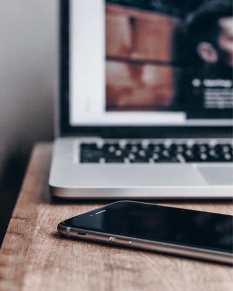 صورة لـ Apple تقوم بتعطيل إتصال USB على أجهزة iPhone التي تم تركها مؤمّنة لمدة أسبوع أو أكثر | news-iphone-disable-computer-DzTechs