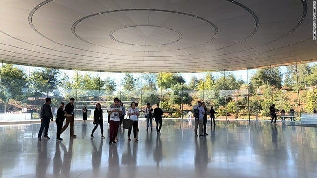 صورة لـ في مؤتمر Apple السنوي أُعلن عن 3 هواتف جديدة ، ساعة جديدة ، وليس أكثر من هذا | 180912124139-steve-jobs-theater-interior-cnntech-780x439-DzTechs
