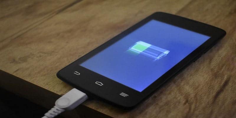 صورة لـ كيفية جعل بطارية هاتف Android تدوم لفترة أطول | Battery-Featured-DzTechs