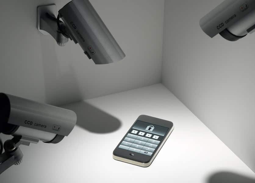 صورة لـ كيفية اختراق و التجسس على الـ iPhone بإستخدام تطبيقات المُراقبة | Cell-Phone-Monitoring-DzTechs