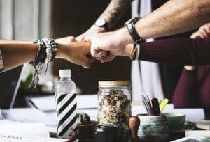 صورة لـ مُقارنة بين Microsoft Word و”مُحرِّر مُستندات Google”: من يفوز؟ | Google-Vs-Office-Collaboration-DzTechs
