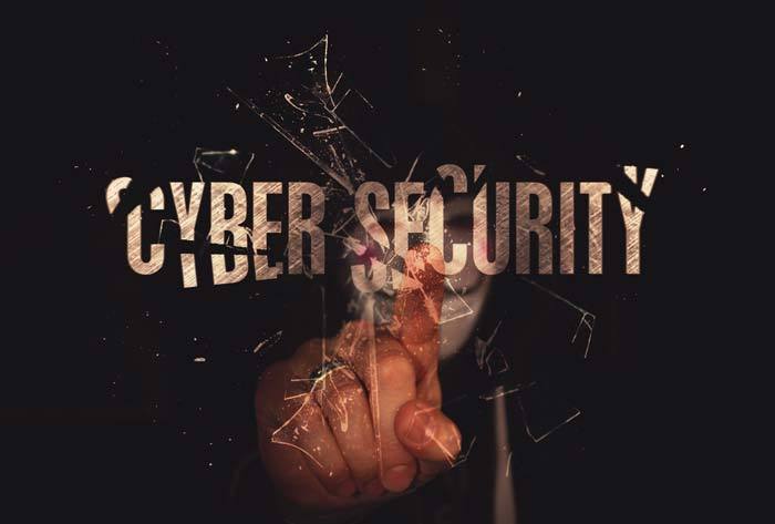 صورة لـ كيفية اختراق الهاتف الذكي لشخص ما وكيفية حمايته – الدليل الكامل (2023) | cell-phone-hacking-DzTechs