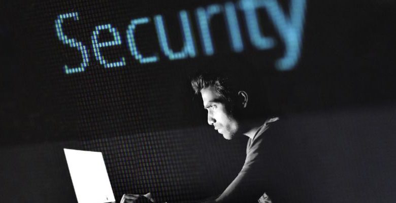 صورة لـ قم بحماية حساب Facebook الخاص بك من المخترقين | facebook-hackers-featured-image