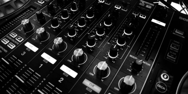 صورة لـ أفضل تطبيقات إنشاء الموسيقى على Android لتأليف الموسيقى أثناء التنقل | music-feature-DzTechs
