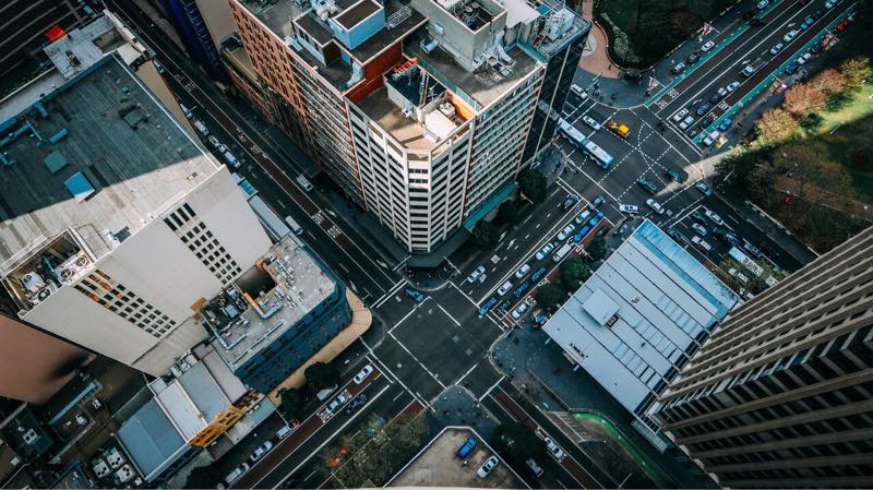 صورة لـ براءات الاختراع من فورد ستجعل من ألعاب الهاتف وسيلة للسيطرة على السيارات ذاتية التحكم | news-ford-patent-city-DzTechs