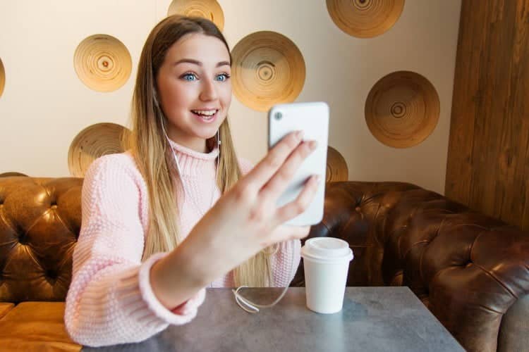 صورة لـ أفضل التطبيقات لإجراء مكالمات الفيديو بين Android و iPhone | Make-Video-Calls-From-Android-to-iOS-DzTechs