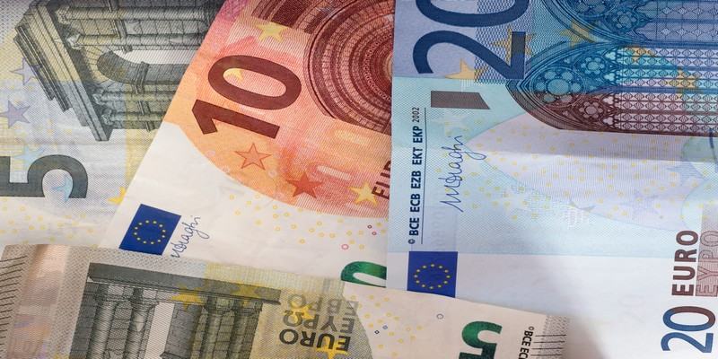 صورة لـ أفضل تطبيقات تحويل الأموال لنظام Android | Money-Featured-DzTechs