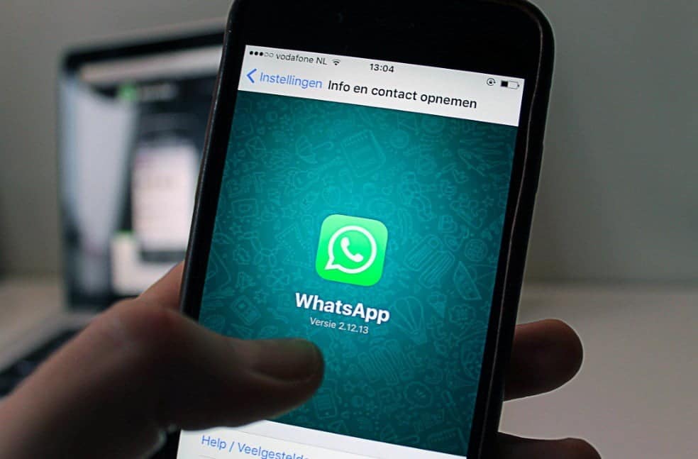 صورة لـ كيف إنشاء الملصقات المخصصة الخاصة بك على الـ WhatsApp (Android) | Screen-Shot-2018-11-11-at-2.40.00-PM-DzTechs