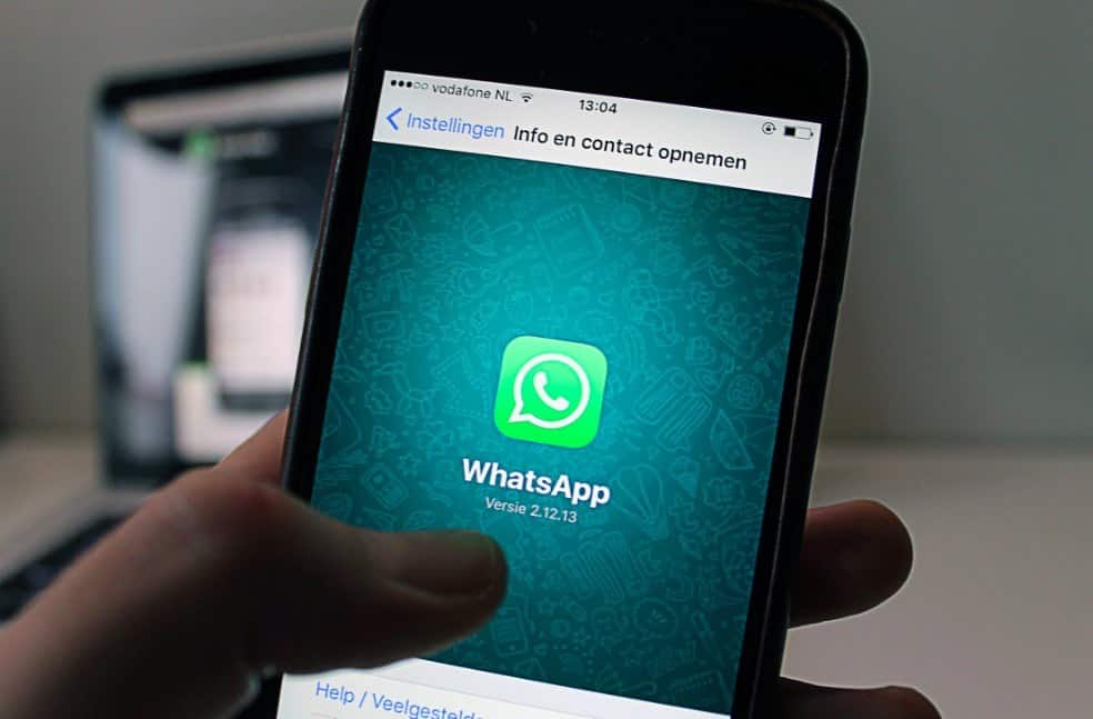 صورة لـ كيف إنشاء الملصقات المخصصة الخاصة بك على الـ WhatsApp (Android) | Screen-Shot-2018-11-11-at-2.40.00-PM