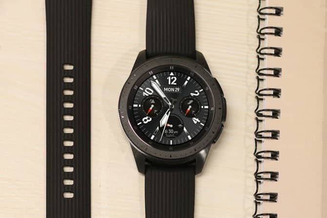 صورة لـ كيف تأخذ لقطات الشاشة على Samsung Galaxy Watch و Gear S3 | done-DzTechs