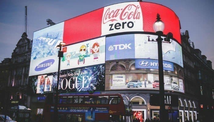 صورة لـ كيفية تحديد المعلنين الذين لديهم معلوماتك على Facebook | facebook-data-billboards-DzTechs