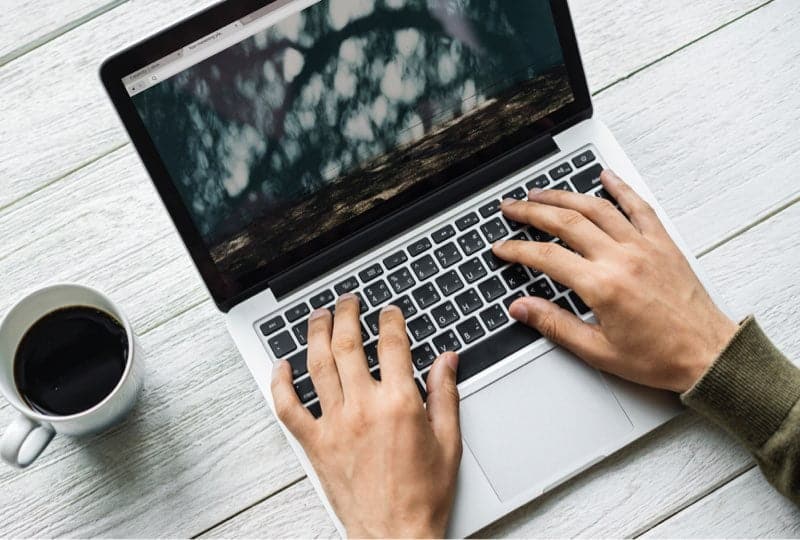 صورة لـ يمكن أن يؤدي تنزيل Chrome عبر Microsoft Edge إلى البرامج الضارة و Adware | news-downloading-chrome-bing-DzTechs