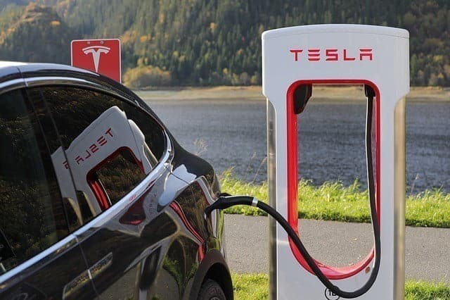 صورة لـ كيف تعمل بطاريات الحالة الصلبة وهل هي بهذه الكفاءة؟ | solid-state-batteries-electric-car-DzTechs