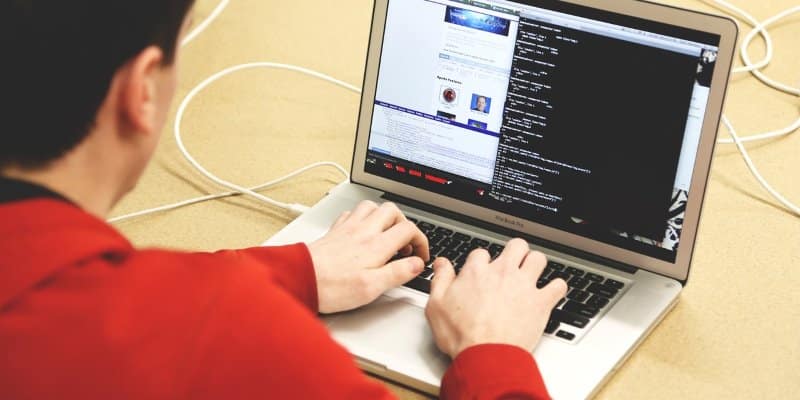 صورة لـ ما هي القرصنة الأخلاقية وكيف تصبح واحدًا منهم؟ | Ethical-Hackers-Featured