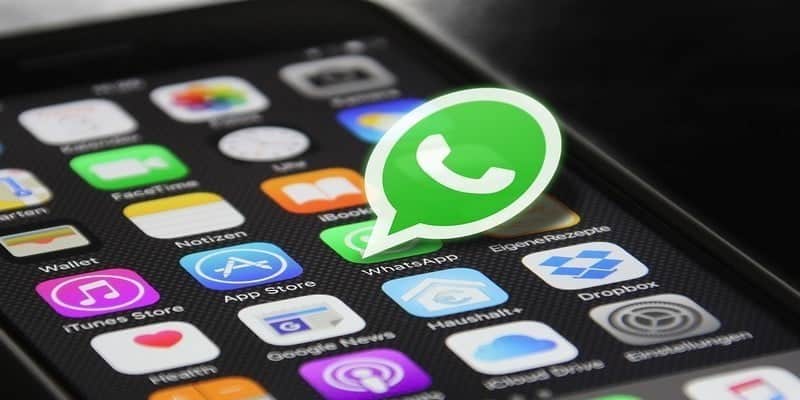 صورة لـ مجموعة من أفضل حزم المُلصقات لـ WhatsApp | Stcikers-Featured-DzTechs