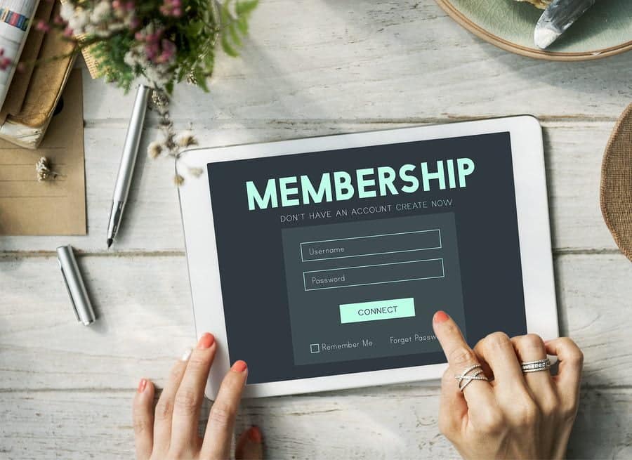 صورة لـ أفضل 10 طرق عملية لكسب المال من خلال التدوين | bigstock-Member-Log-in-Membership-Usern-145254905-DzTechs