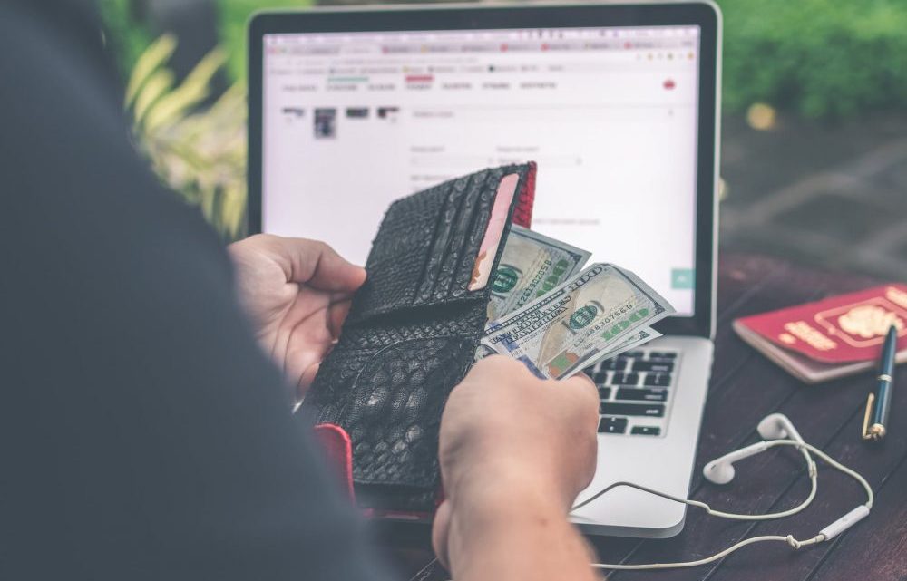 صورة لـ كيف إنشاء وبدء المدونة الخاص بك التي تكسب من خلالها المال فعلًا – للمبتدئين | make-money-from-blogging-e1542882904691-DzTechs