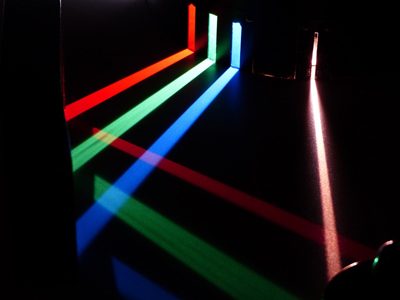صورة لـ كيفية إعداد الوضع الليلي في منصات مُختلفة (Windows / macOS / Linux / iOS / Android) | night-mode-light-spectrum-DzTechs