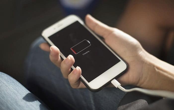 صورة لـ استراتيجيات للحفاظ على عمر بطارية الهاتف المحمول خلال سفرك | Battery-Charge-DzTechs