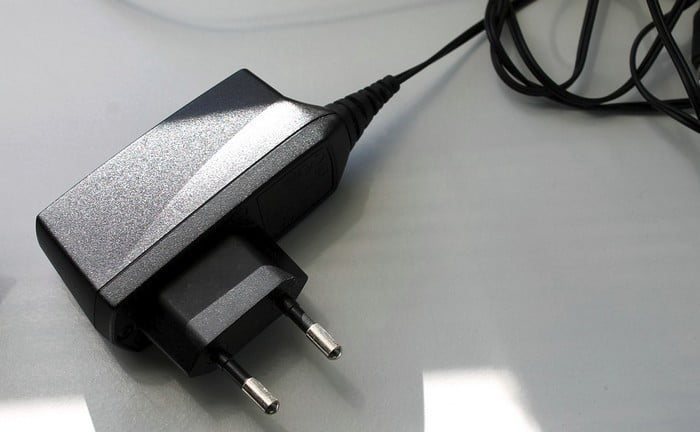 صورة لـ استراتيجيات للحفاظ على عمر بطارية الهاتف المحمول خلال سفرك | Battery-Charger-DzTechs
