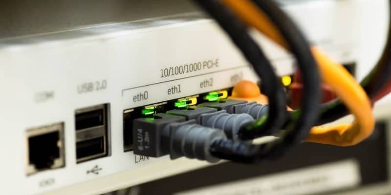 صورة لـ كيفية استخدام Netcat لنقل الملفات بسرعة بين أجهزة الكمبيوتر بنظام التشغيل Linux | netcat-featured-DzTechs