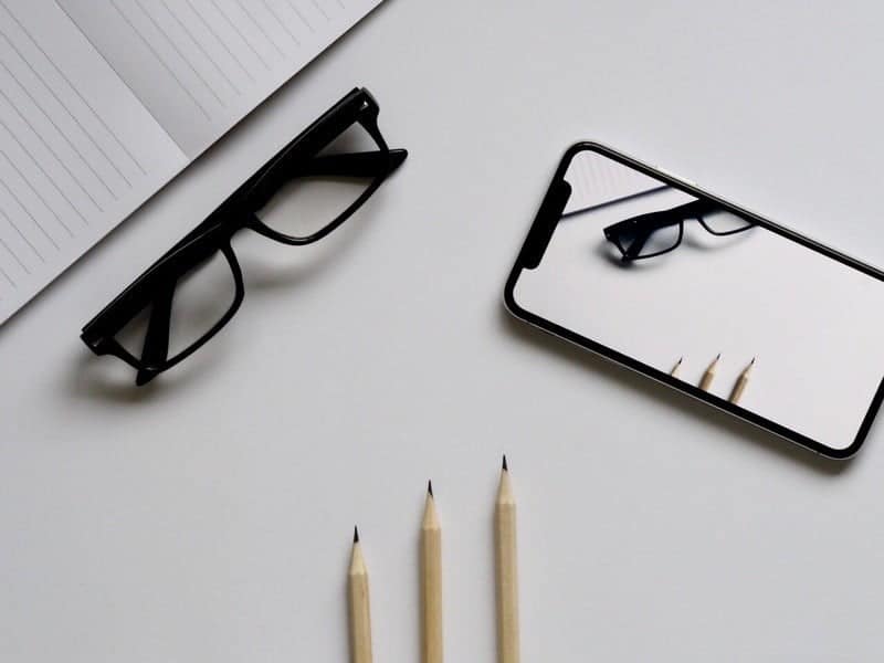 صورة لـ تقول Apple “ما يحدث على iPhone الخاص بك ، يبقى على iPhone الخاص بك” في CES | news-apple-billboard-desktop-DzTechs