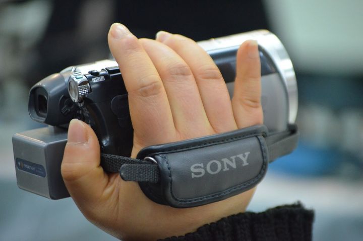 صورة لـ نصائح مفيدة لجعل YouTube أكثر أمانًا لأطفالك | youtube-safety-uploading-video-DzTechs