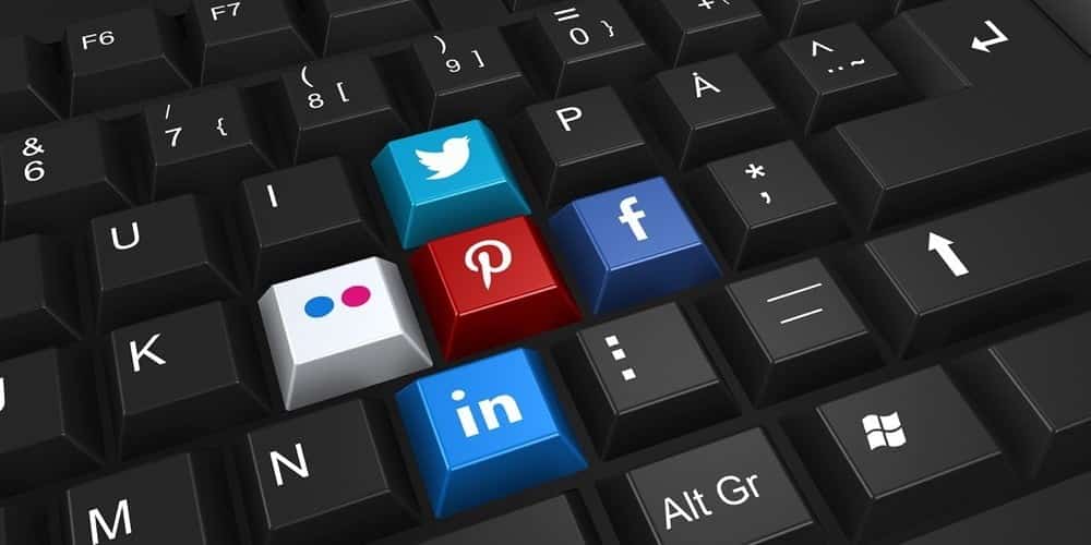 صورة لـ كيفية بناء أعمال الكتابة الحرة بشكل مُستقل أثناء السفر حول العالم | Build-online-brand-DzTechs