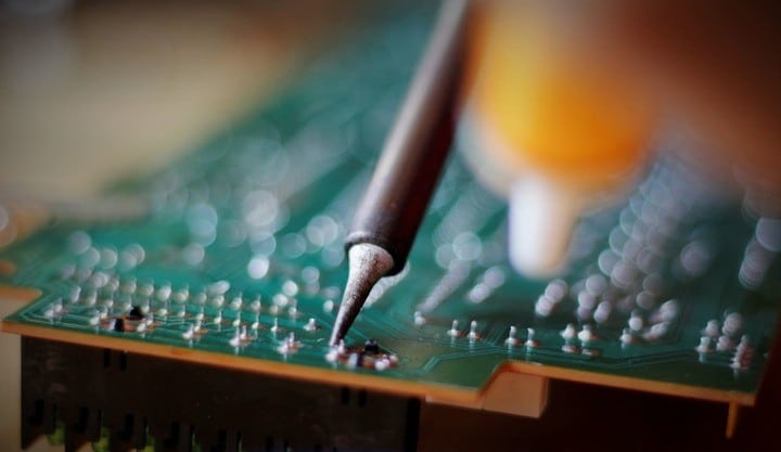 صورة لـ كيف تعمل ذاكرة التخزين المؤقت لوحدة المعالجة المركزية على الكمبيوتر | cache-work-working-board-DzTechs