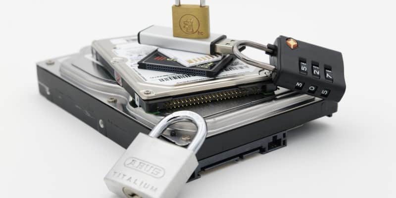 صورة لـ كيفية حماية الأقراص الصلبة الخاصة بك بكلمة سر من BIOS / UEFI | disk-lock-featured