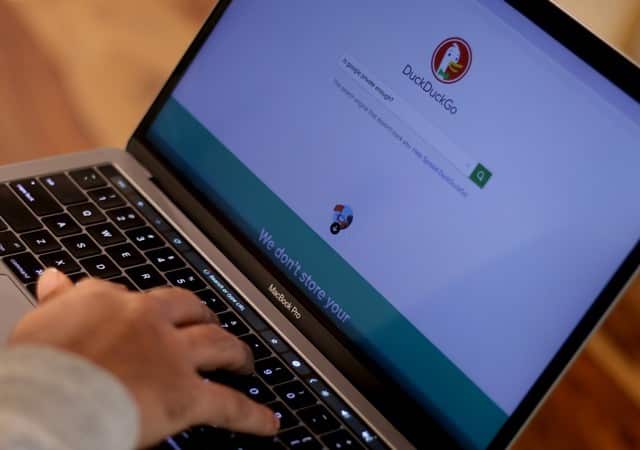 صورة لـ أفضل محركات البحث الخاصة للخصوصية التي لا تتبعك مثل Google وتحترم بياناتك | duck-duck