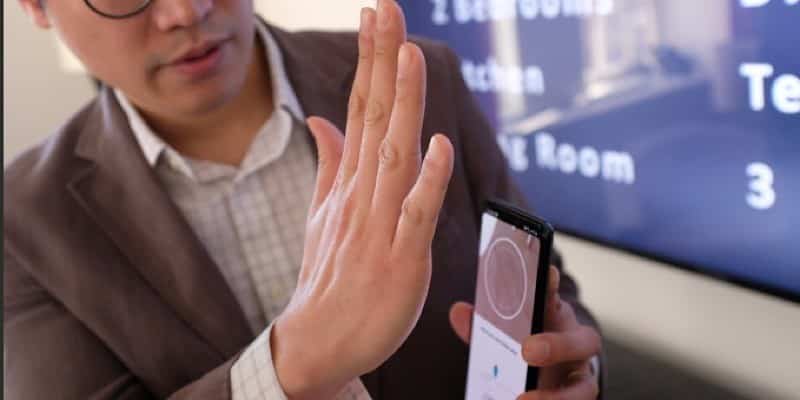 صورة لـ سيستخدم هاتف LG G8 ThinQ معرف اليد كهوية بيومترية باستخدام التحقق من الأوردة في راحة اليد | news-lg-g8-thinq-hand-id-featured