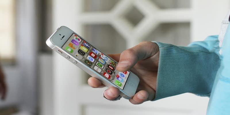 صورة لـ كيفية تنظيم التطبيقات بشكل أفضل على الـ iPhone الخاص بك | organize-apps-iPhone-featured