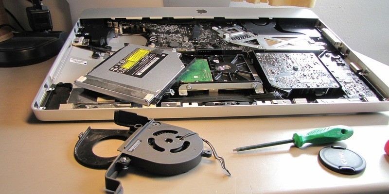 صورة لـ سُكب الماء على الـ Macbook الخاص بك؟ إليك كيفية إصلاح الـ Mac التالف بسبب المياه | spilled-water-macbook-apple-service-DzTechs