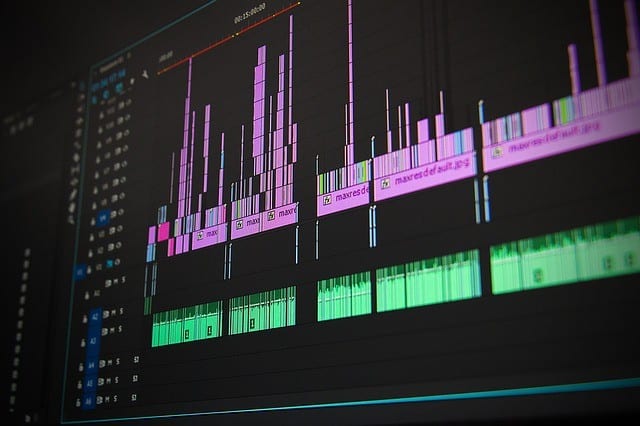 صورة لـ أفضل الأدوات لتحرير الفيديو عبر الإنترنت بدون علامة مائية (2023) | editing-1141505_640