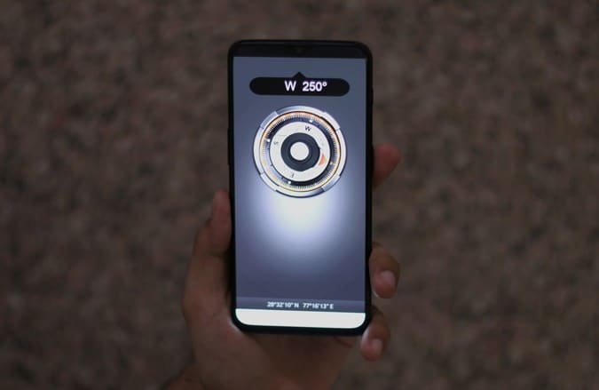صورة لـ أفضل تطبيقات البوصلة لأجهزة Android و iOS | feature-compass-DzTechs