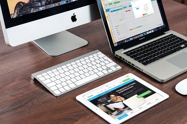 صورة لـ أفضل 7 بدائل لتطبيق Airdrop لأجهزة Android ، iOS و Windows | macbook-606763_640-DzTechs