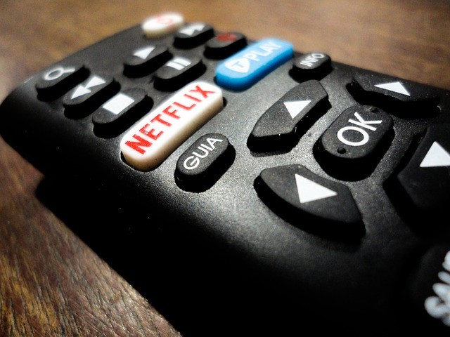 صورة لـ كيفية مشاهدة Netflix على جهاز التلفزيون أيًا كان نوعه – 5 طرق | netflix-2705725_640