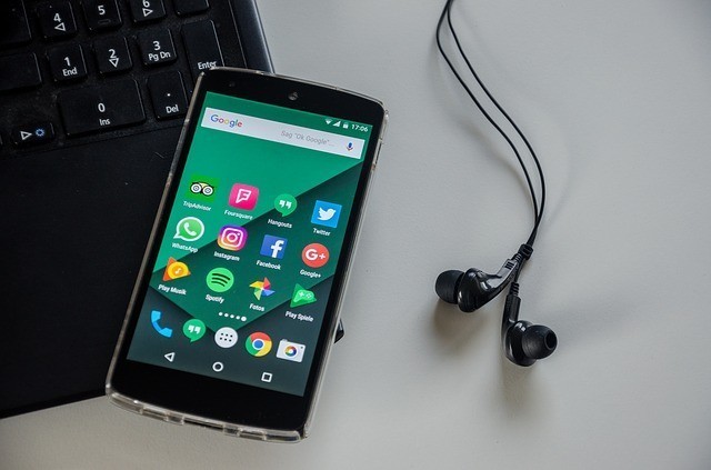صورة لـ أفضل تطبيقات تحويل النص إلى كلام لنظام Android | smartphone-1735044_640