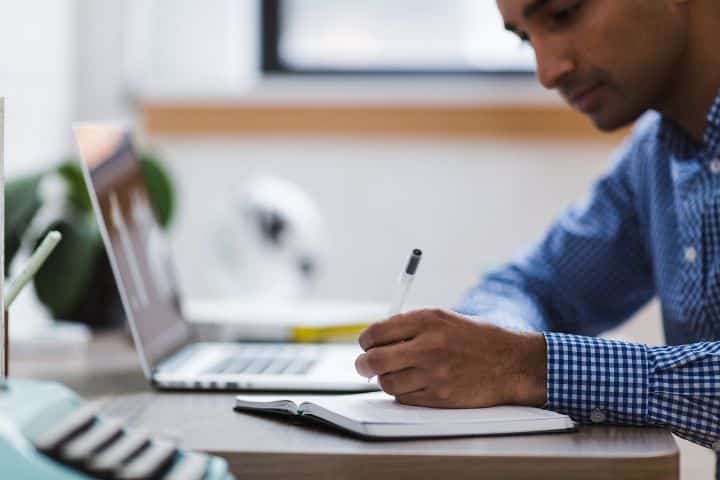 صورة لـ اجعل إنشاء المراجع والمصادر أسهل مع تطبيقات الاستشهادات هذه | citation-apps-research-writing-DzTechs