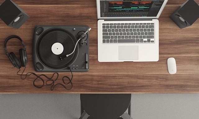 صورة لـ أفضل تطبيقات تسجيل الصوت على الـ Mac | turntable-1337986_640-DzTechs