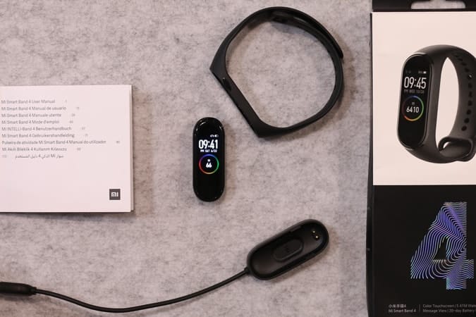 صورة لـ مُقارنة بين Mi Band 4 و Mi Band 3: هل يستحق الأمر الترقية؟ | in-the-box-min-DzTechs