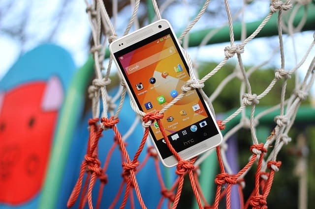 صورة لـ أفضل المواقع التي يجب أن يعرفها كل متحمس لنظام Android | mobile-1829389_640-min-DzTechs